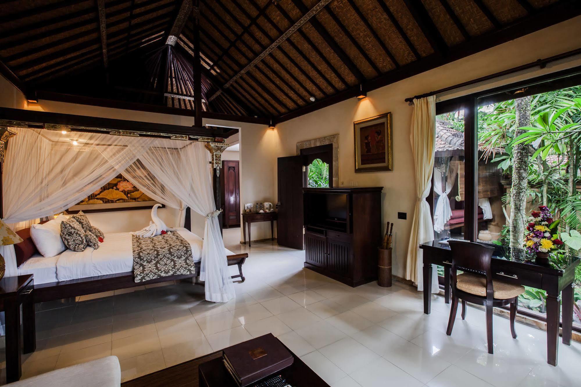 Resor Bebek Tepi Sawah Restaurant&villas