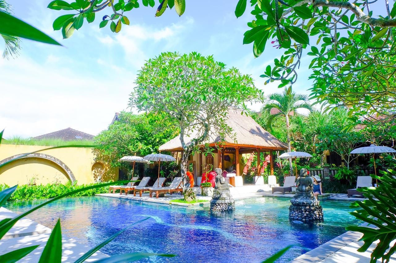 Bebek Tepi Sawah Restaurant & 4*